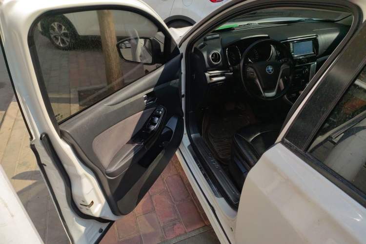 Used Venucia T70 2016 2.0L CVT Smart Edition