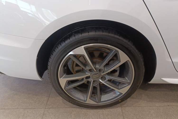 Used Audi A4L 2020 40 TFSI Fashionable and Elegant Model
