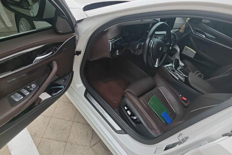 Used BMW 5 Series 2021 530Li Luxury Edition Premium Package Driver Seat