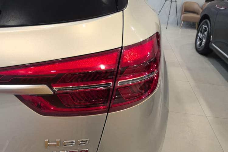 Used Hongqi HS5 2022 Facelifted Version 2.0T Smart Connect Flagship All-Wheel-Drive Edition