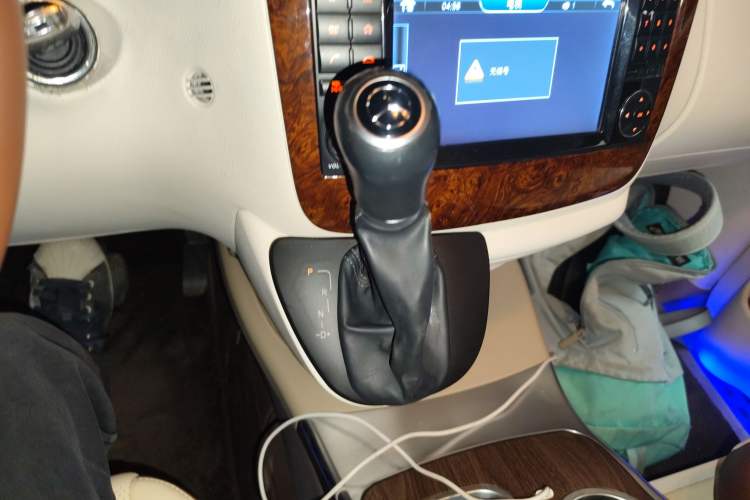 Used Mercedes-Benz Viano 2010 2.5L Luxury Edition