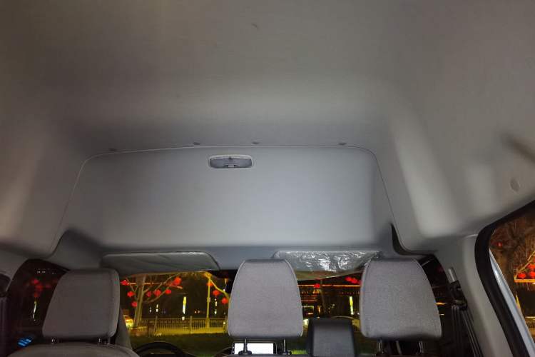 Used Ford Transit 2023 2.0T Gasoline Automatic Multi-Function Commercial Vehicle Short Wheelbase Mid-Roof Design 5/6 Seats
