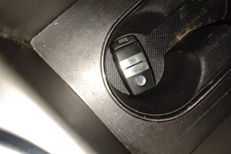 Used Kia Sportage R 2015 2.0L Automatic Two-Wheel Drive DLX Model Vehicle Key