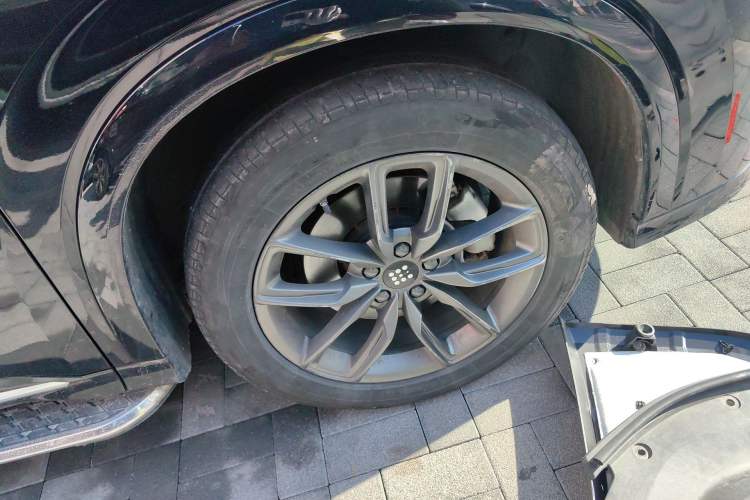 Used Landian E5 2024 Honor Edition 100KM Comfort Model 7 Seats Right Front Wheel Hub