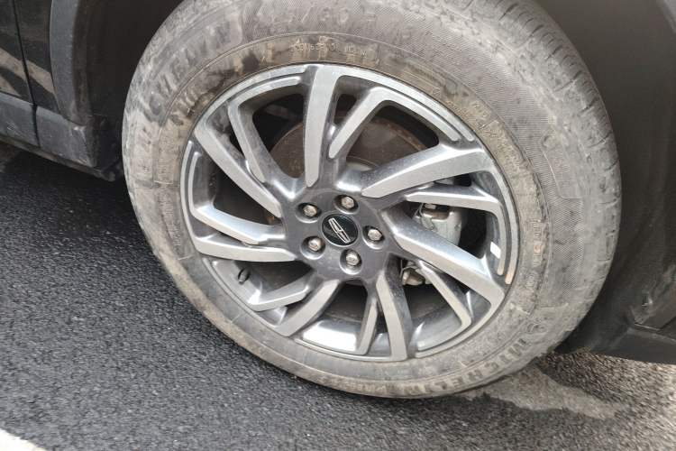 Used Lincoln Corsair 2023 2.0T Two-Wheel Drive Luxury Edition Right Front Wheel Hub