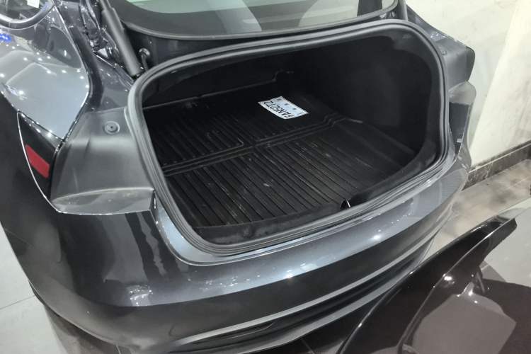 Used Tesla Model 3 2023 Rear-Wheel-Drive Version
