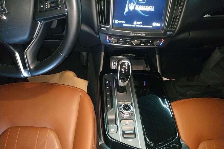 Used Maserati Levante 2018 3.0T Classic Edition Gear Lever