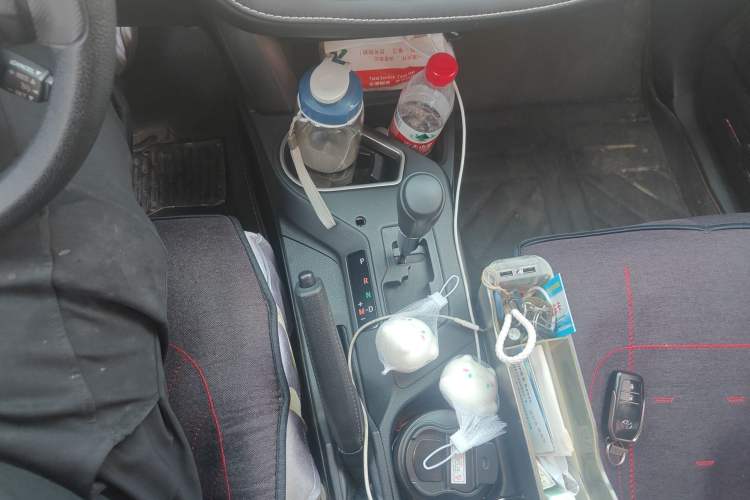 Used Toyota RAV4 2016 2.0L CVT Two-Wheel Drive Fashion Edition China V Standard Gear Lever