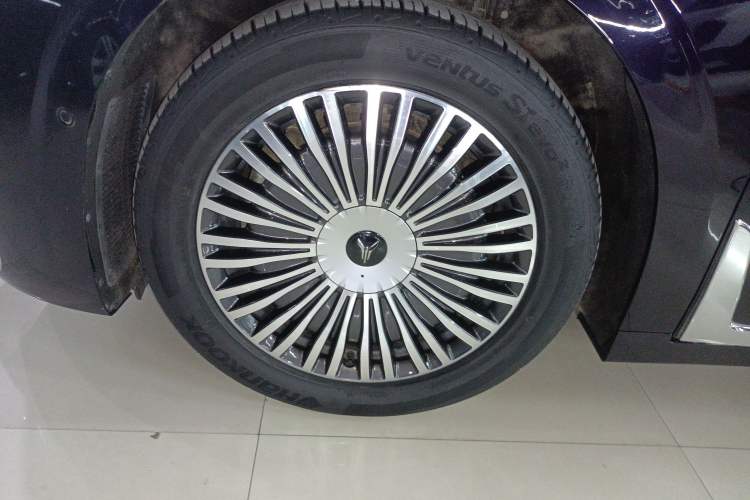 Used VOYAH Dream 2025 PHEV Four-Wheel-Drive Flagship Kunpeng Edition
