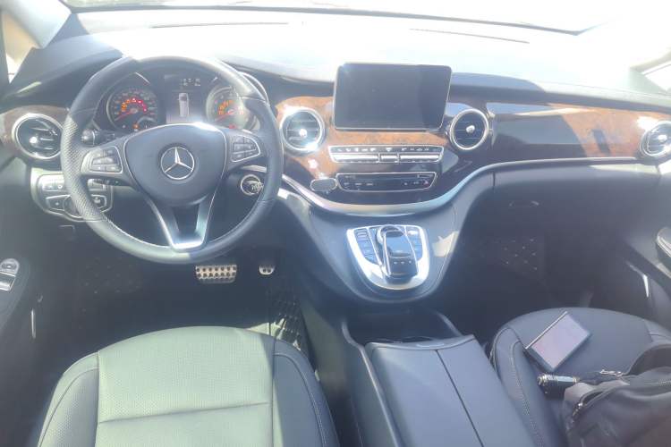 Used Mercedes-Benz V-Class 2018 V 260 Prestige Edition China VI Center Console