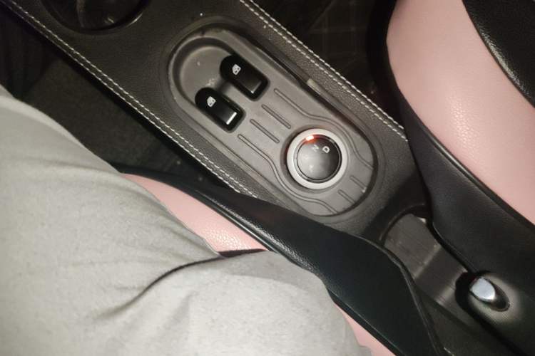 Used Wuling Hongguang MINIEV 2021 Macaron Premium Model – Lithium-NMC Gear Lever