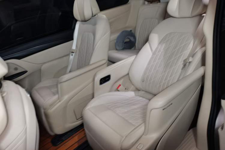 Used Buick GL8 2023 ES Lu Zun Luxury Model Left Rear Seat