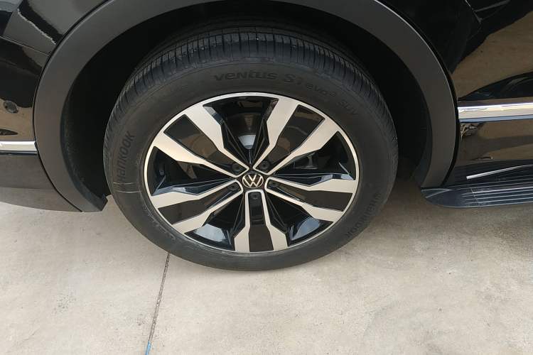 Used Volkswagen Tiguan L 2024 330TSI Automatic Two-Wheel Drive R-Line Enhanced Edition Exterior 5