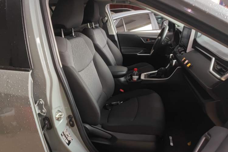 Used Toyota RAV4 2020 Dual-Engine 2.5L E-CVT Two-Wheel Drive Elite Edition Right Front Seat