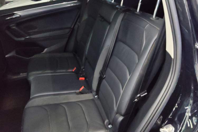 Used Volkswagen Tiguan L 2021 330TSI Automatic Two-Wheel Drive R-Line Enhanced Edition Left Rear Seat