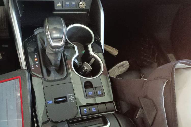 Used Toyota Highlander 2022 Dual-Engine 2.5L Two-Wheel Drive Prestige Edition 7-Seater Gear Lever