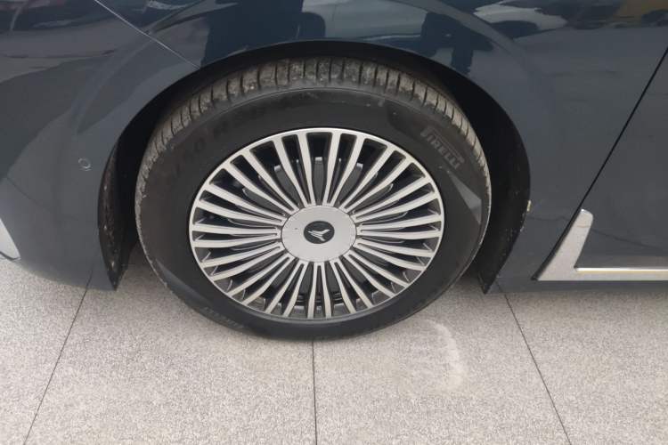 Used VOYAH Dream 2025 PHEV Four-Wheel-Drive Flagship Kunpeng Edition