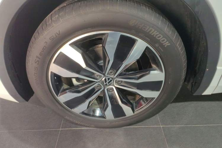 Used Volkswagen Tiguan L 2025 Model Outstanding Version 330TSI Automatic Two-Wheel Drive R-Line Longyao Edition