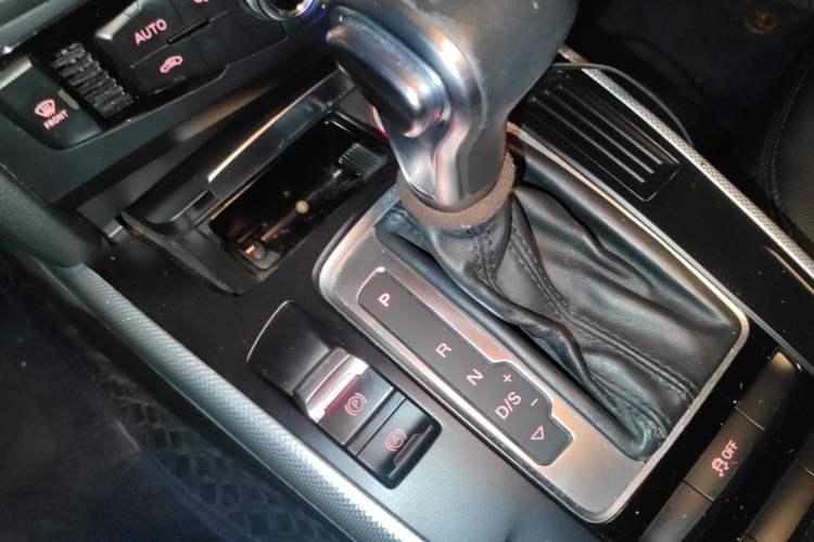 Used Audi A4L 2016 30 TFSI Collector's Edition Automatic Comfort Model Gear Lever