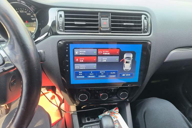 Used Volkswagen Sagitar 2018 1.6L Automatic Comfort Model Audio And AC Panel