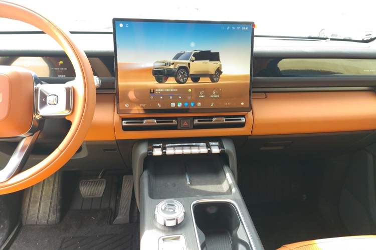 Used iCAR V27 2026 Model 200KM Four-Wheel Drive Falcon 700 Audio And AC Panel