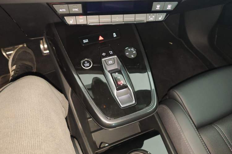 Used Audi Q4 e-tron 2024 40 e-tron Boundary Edition Gear Lever