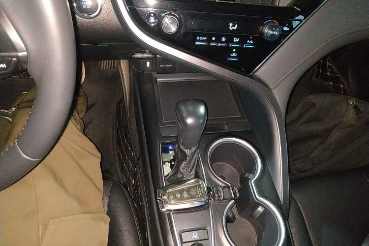 Used Toyota Camry 2021 2.0G Luxury Edition Gear Lever