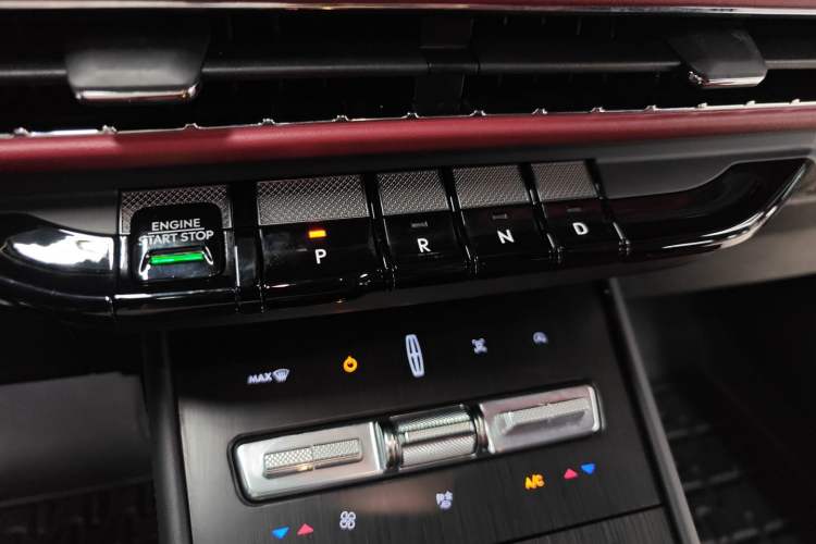 Used Lincoln Corsair 2023 2.0T Two-Wheel-Drive Luxury Edition