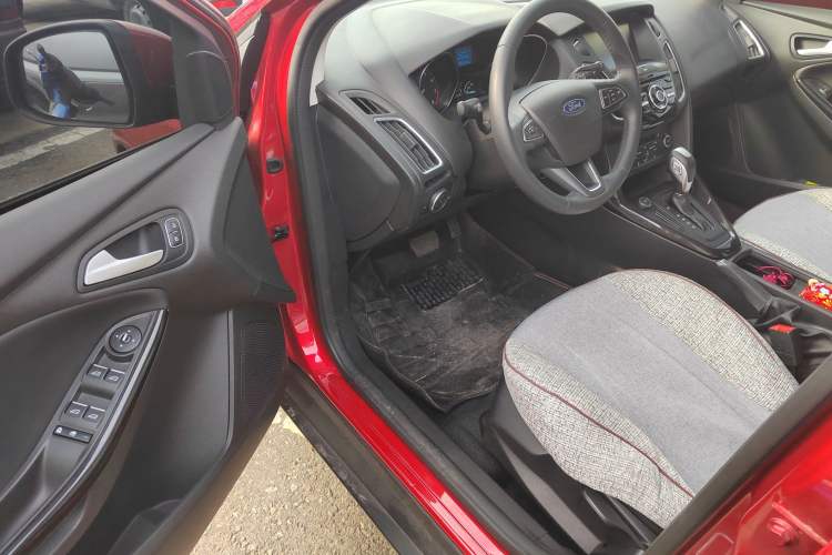 Used Ford Focus 2017 Hatchback 1.6L Automatic Fashion Edition Smart Drive Version