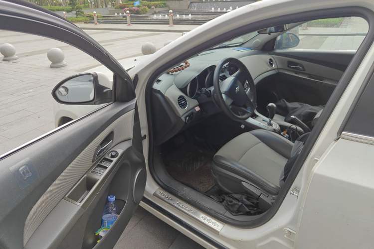 Used Chevrolet Cruze 2013 1.8L SE AT Driver Seat