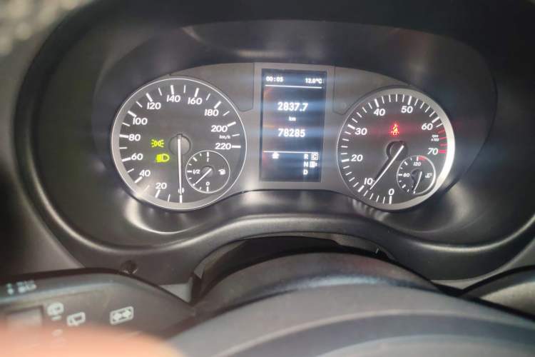 Used Mercedes-Benz Vito 2018 2.0T Elite Version 7 Seats China V Emission Standard Instrument Cluster