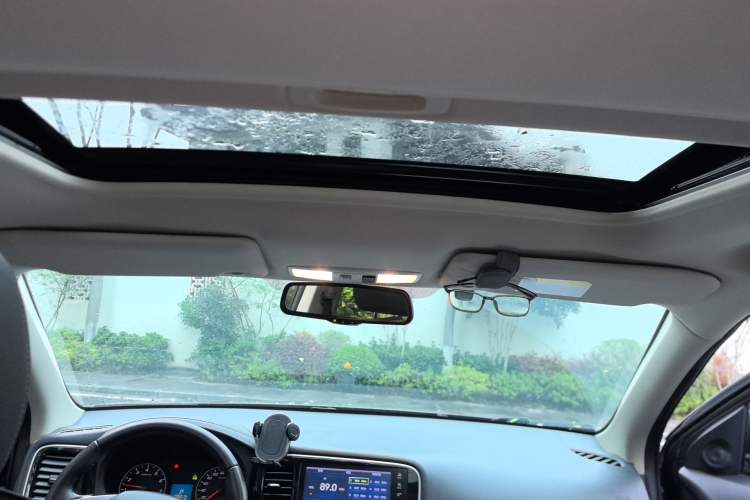 Used Mitsubishi Outlander 2017 2.0L Two-Wheel Drive Glory Edition 5 Seats