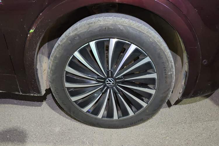 Used Volkswagen Viloran 2022 380TSI Prestige Edition Right Front Wheel Hub