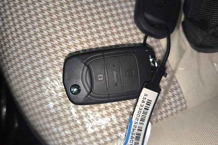 Used Wuling Hongguang MINIEV 2025 Four-Door Version Advanced Edition Vehicle Key