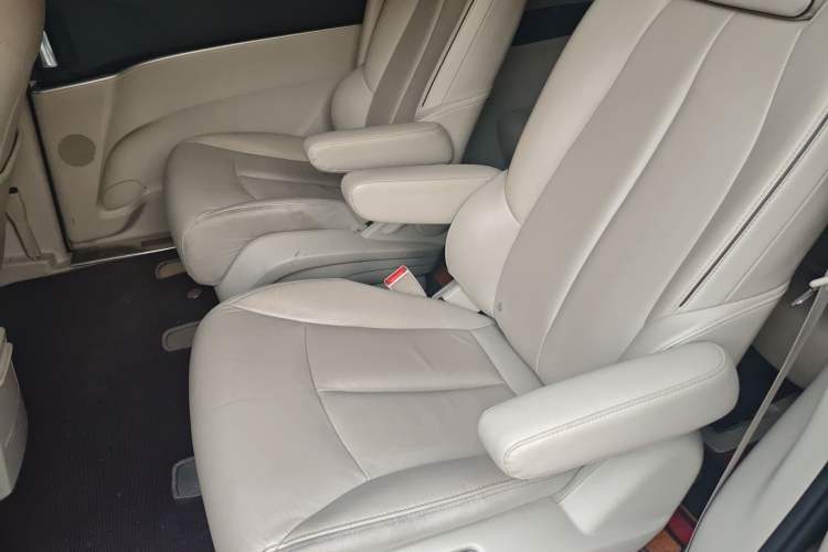 Used Buick GL8 2021 Land Cruiser Executive Class 652T Smart Luxury Model Left Rear Seat