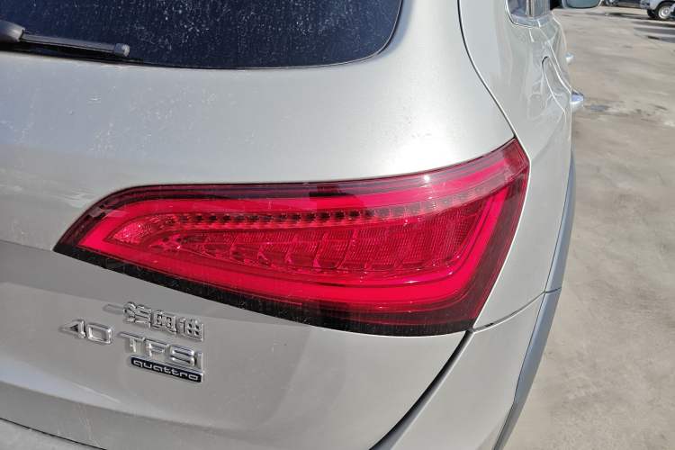 Used Audi Q5 2018 Collector's Edition 40 TFSI Technology Model
