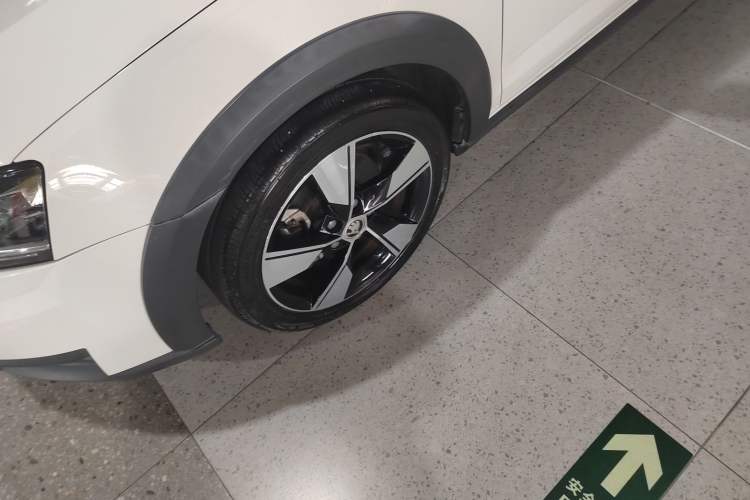 Used Skoda Octavia 2018 Station Wagon TSI280 DSG Luxury Edition Left Front Wheel Hub