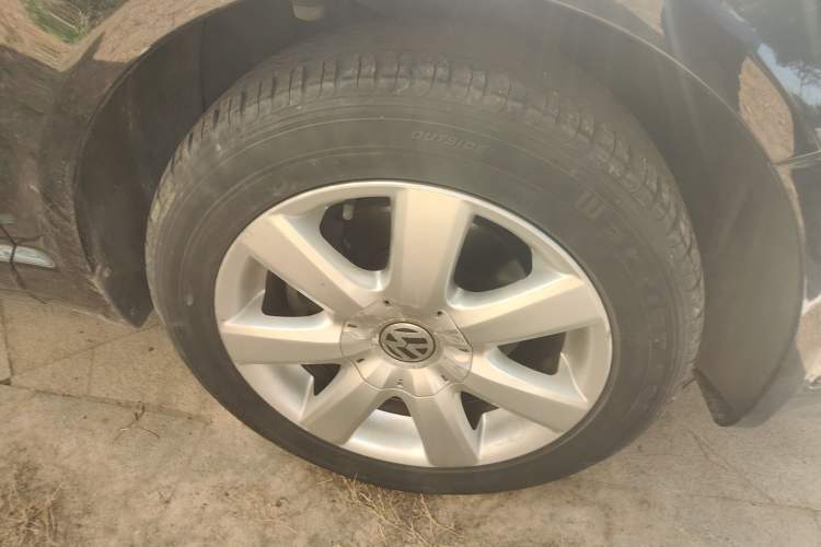 Used Volkswagen Passat 2011 2.0L Manual Luxury Version