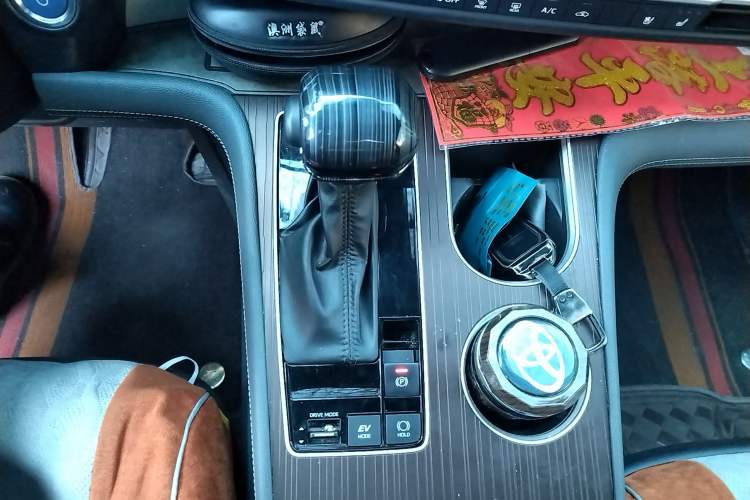 Used Toyota Granvia 2023 2.5L Hybrid Luxury Edition
