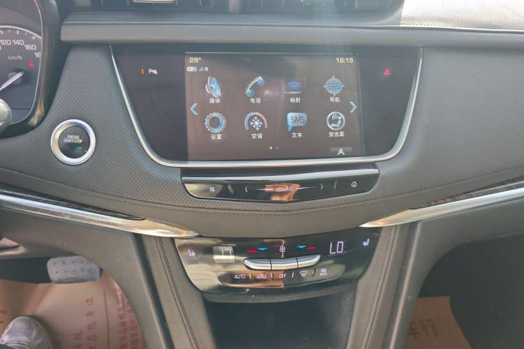 Used Cadillac XT5 2018 28T Four-Wheel Drive Luxury Model Audio And AC Panel