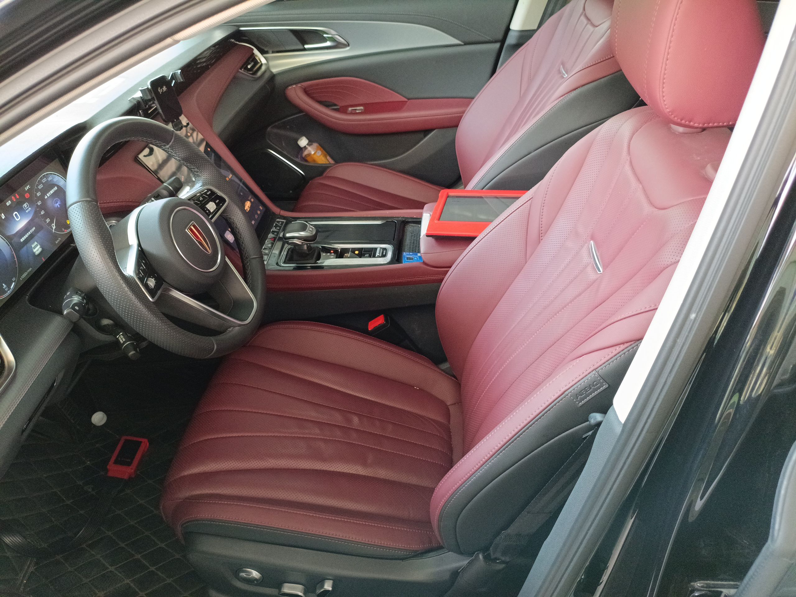 المقاعد الأمامية داخل السيارة