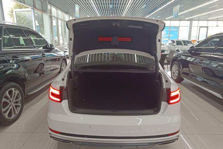 Used Audi A4L 2019 40 TFSI Fashion Version China V