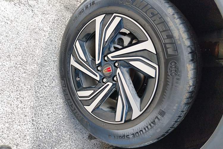 Used Hongqi HS5 2022 Revised Version 2.0T Smart Connect Flagship Edition
