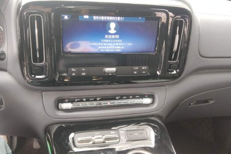 Used Mercedes-Benz Vito 2024 2.0T Business Version 7 Seats Audio And AC Panel