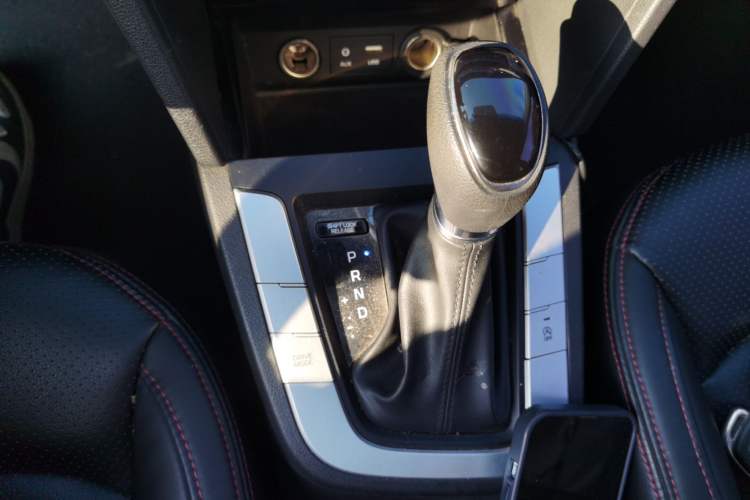 Used Hyundai Elantra (6th Generation / Lingdong) 2016 1.6L Automatic ZhiXuan – Elite Version Gear Lever