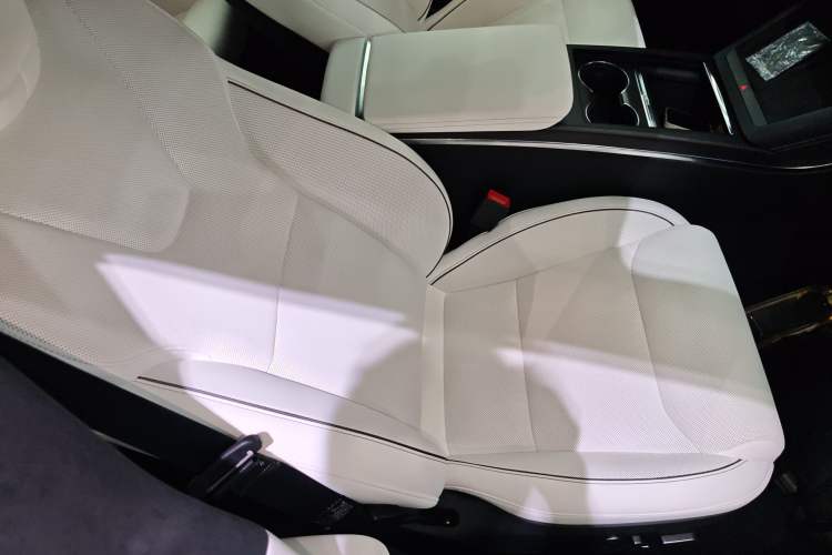 Used Tesla Model S 2023 Three-Motor All-Wheel-Drive Plaid Version Right Front Seat