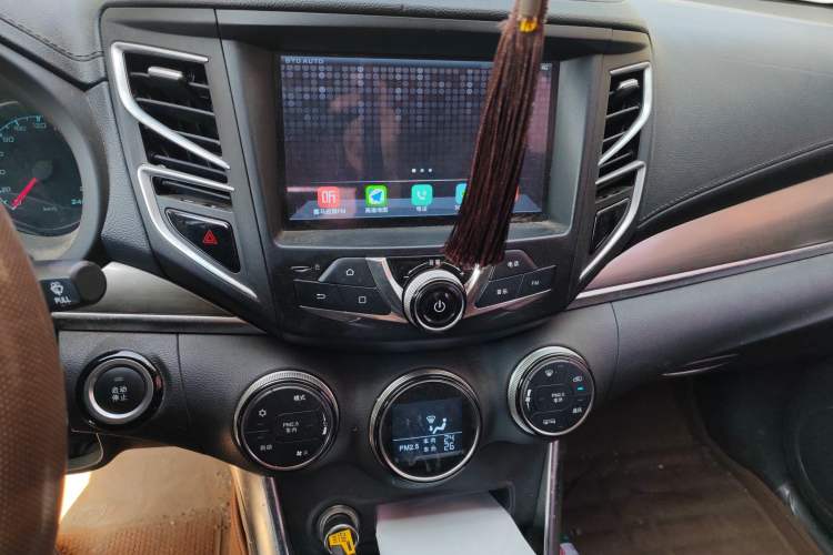 Used BYD Song New Energy 2017 Song DM 1.5TID All-Wheel Drive Luxury Model Audio And AC Panel