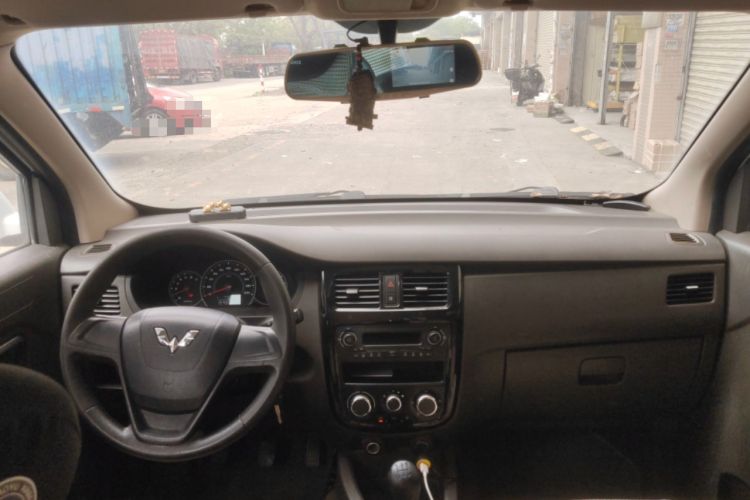 Used Wuling Rongguang V 2016 1.5L Standard Version Center Console