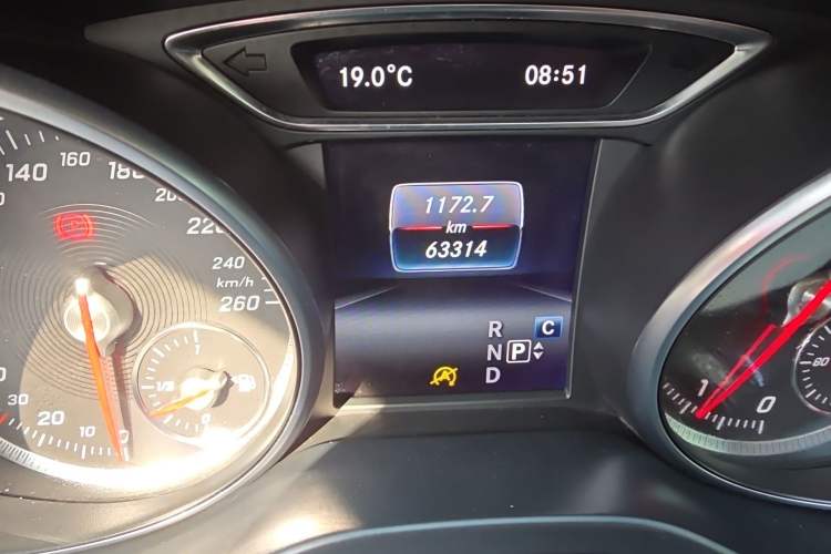 Used Mercedes-Benz GLA 2018 GLA 200 Fashion Model Odometer Close Up