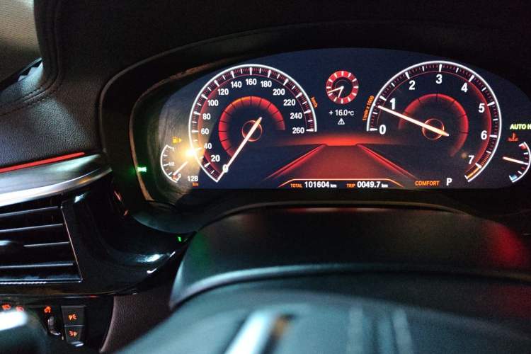 Used BMW 5 Series 2019 530Li Leading Model Luxury Package Odometer Close Up